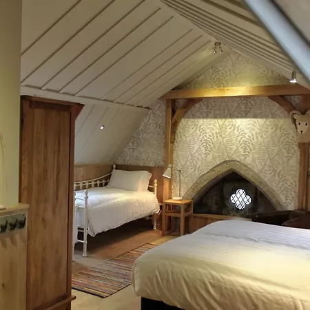 Lumely Fee Bunkhouse Apartahotel 3*
