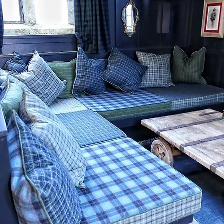 Apartahotel Lumely Fee Bunkhouse