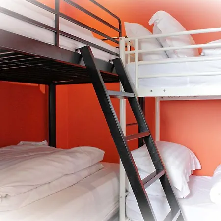 Lumely Fee Bunkhouse Apartahotel 3*