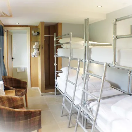 Lumely Fee Bunkhouse Apartahotel