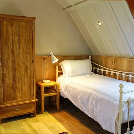 Aparthotel Lumely Fee Bunkhouse