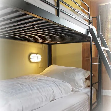 Aparthotel Lumely Fee Bunkhouse 3*